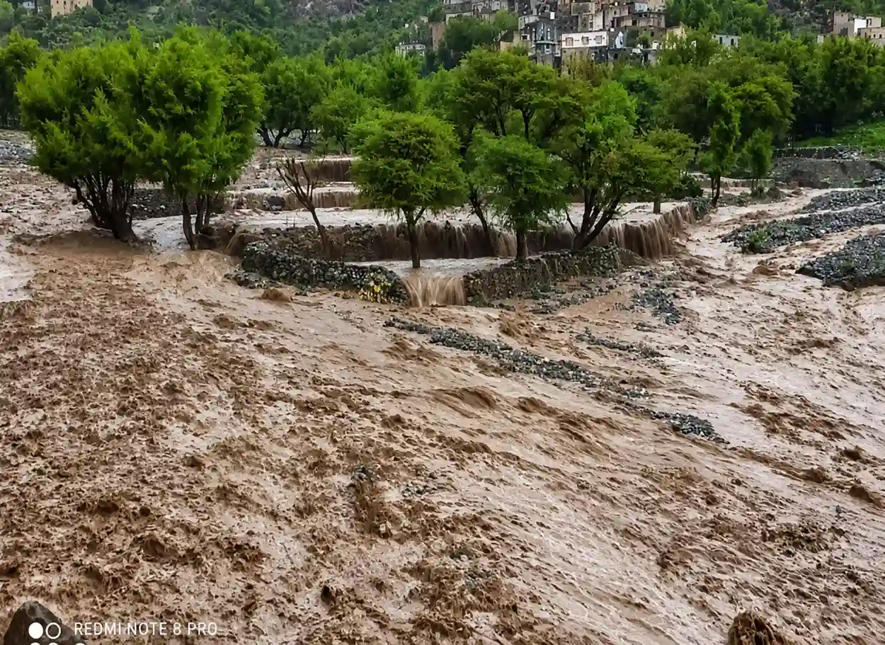 الأرصاد اليمني يتوقع أمطاراً رعدية على المرتفعات ويحذر من ارتفاع درجات الحرارة في الصحارى والسواحل