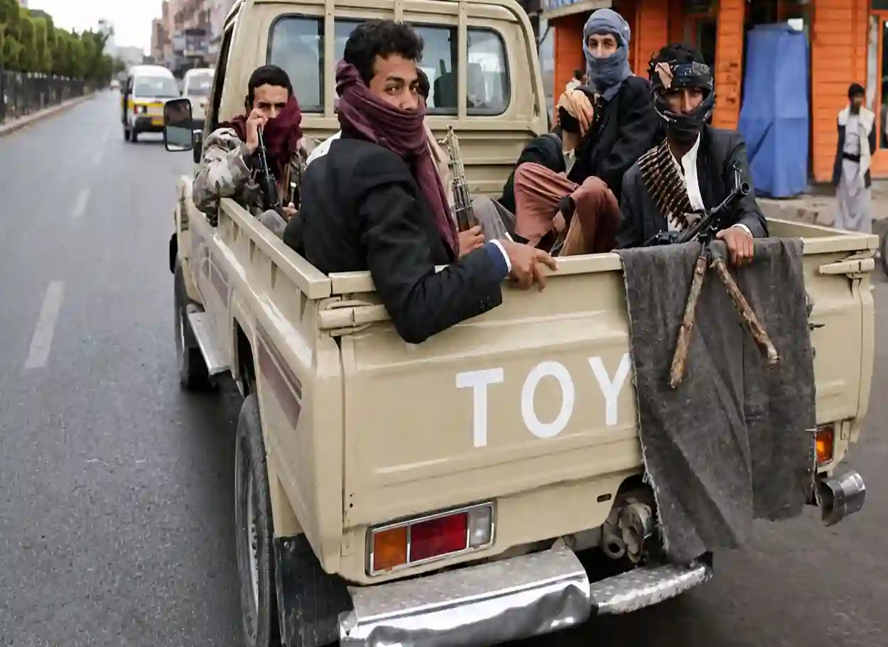الحوثيون يختطفون مواطناً أمام أطفاله في إب