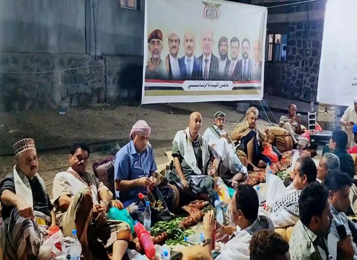 السلطة المحلية في المخا تنظم أمسية رمضانية لتعزيز التلاحم المجتمعي ودعم جبهات الساحل الغربي