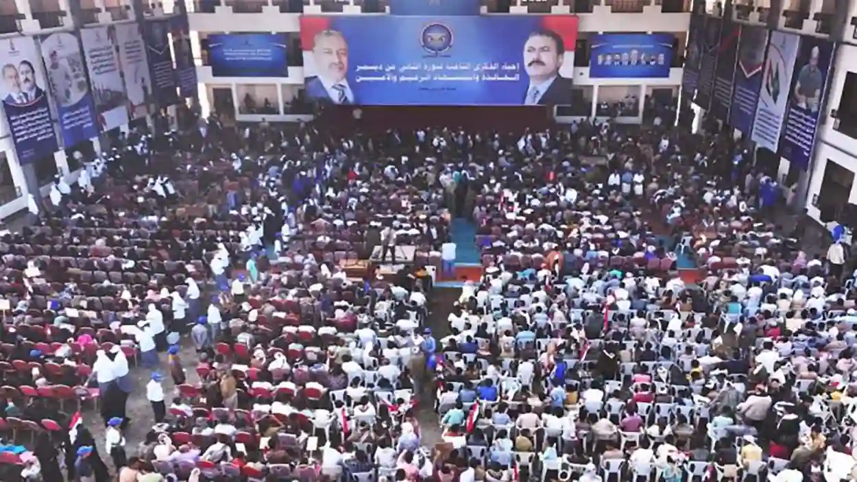 صور| المخا تحتفي بالذكرى الثامنة لثورة 2 ديسمبر بمهرجان جماهيري ورسمي يؤكد وحدة الصف الجمهوري