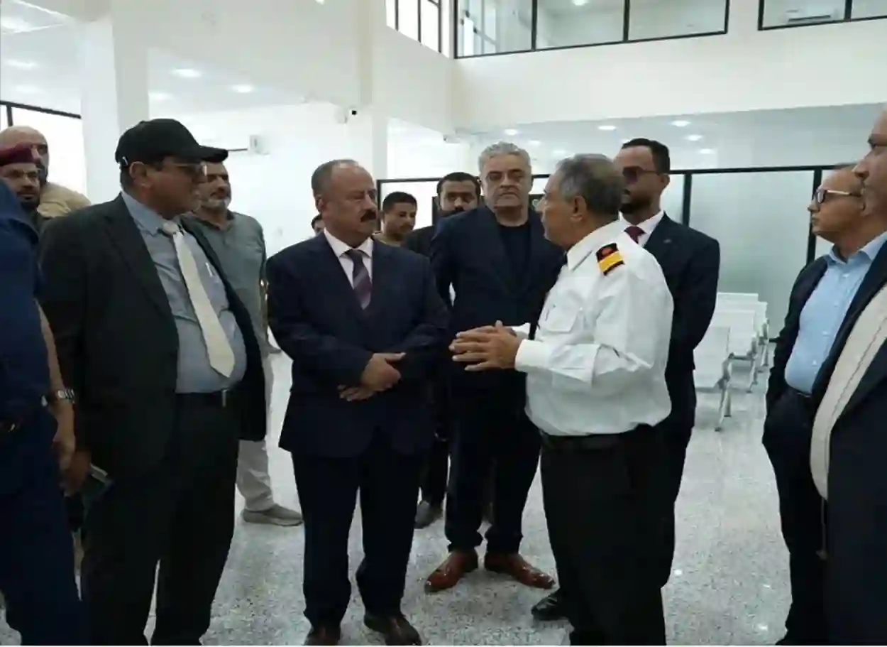 وزير النقل يتفقد مطار المخا الدولي ويشيد بجاهزيته