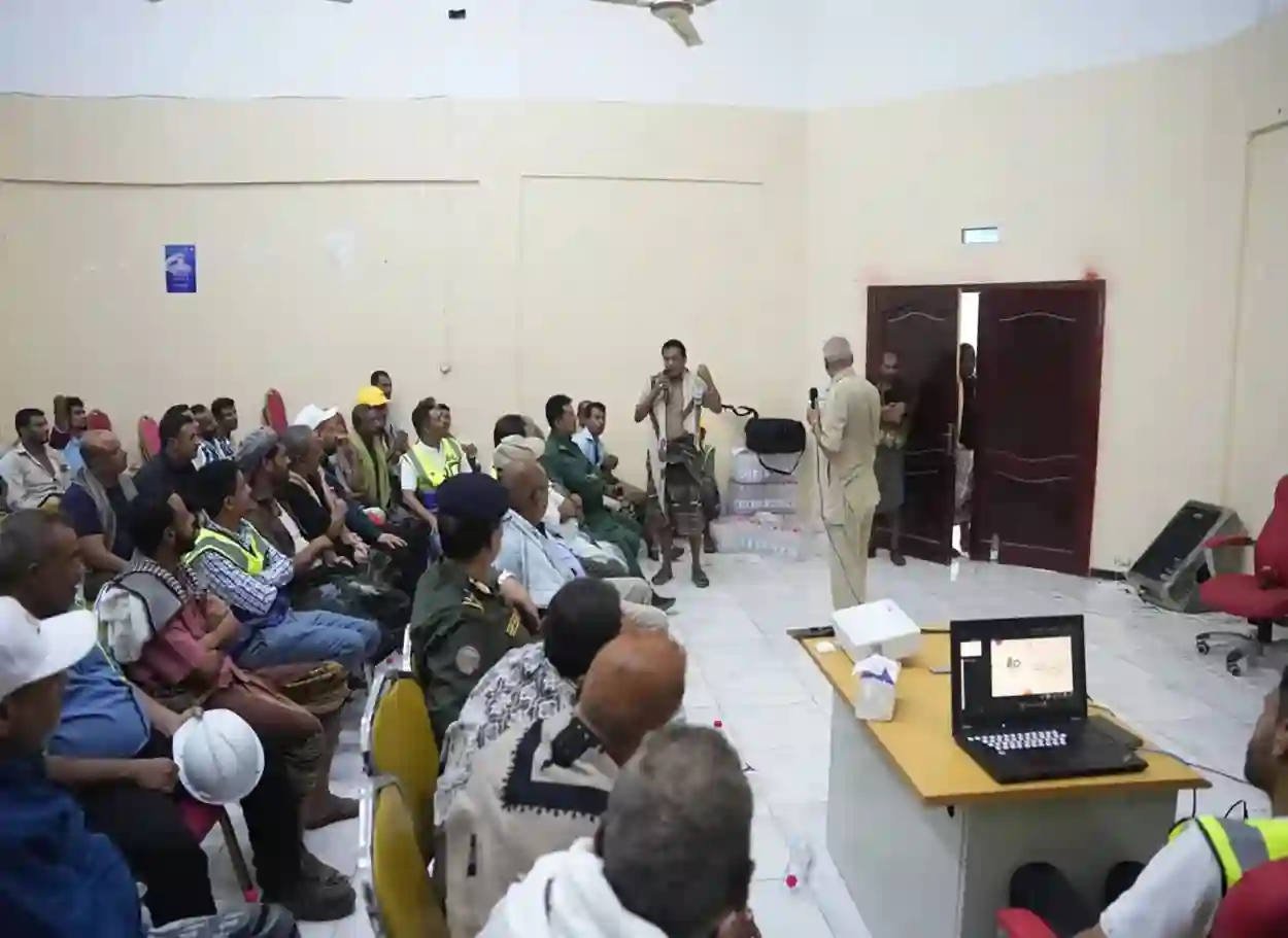 صور | برعاية السلطة المحلية.. لقاء تشاوري في المخا يناقش تعرفة الكهرباء ويقر خطوات لتخفيف الأعباء