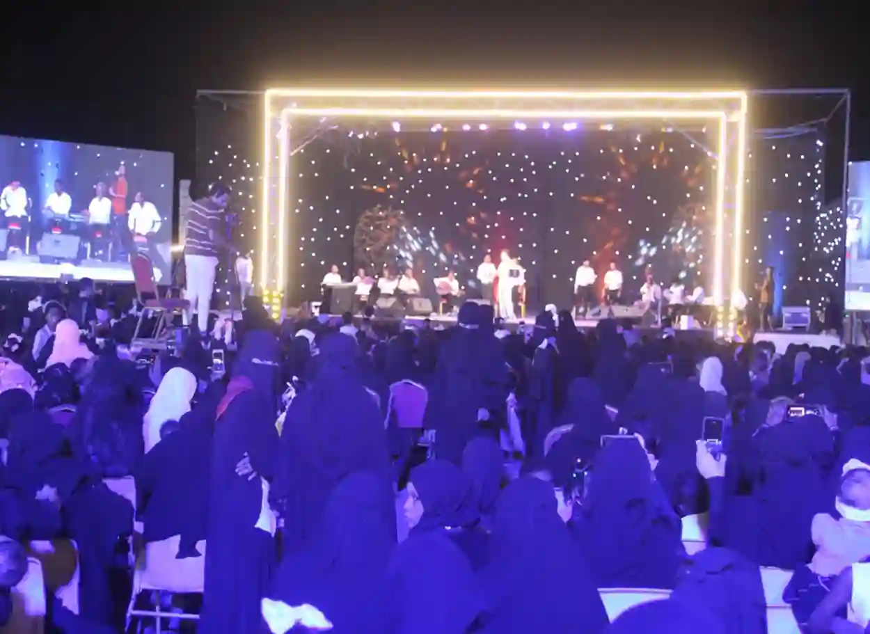 وسط حضور جماهيري كبير.. هاجر النعمان وعلي مجاهد يحييان الليلة الثانية من مهرجان "عيدنا موكا 4" في المخا
