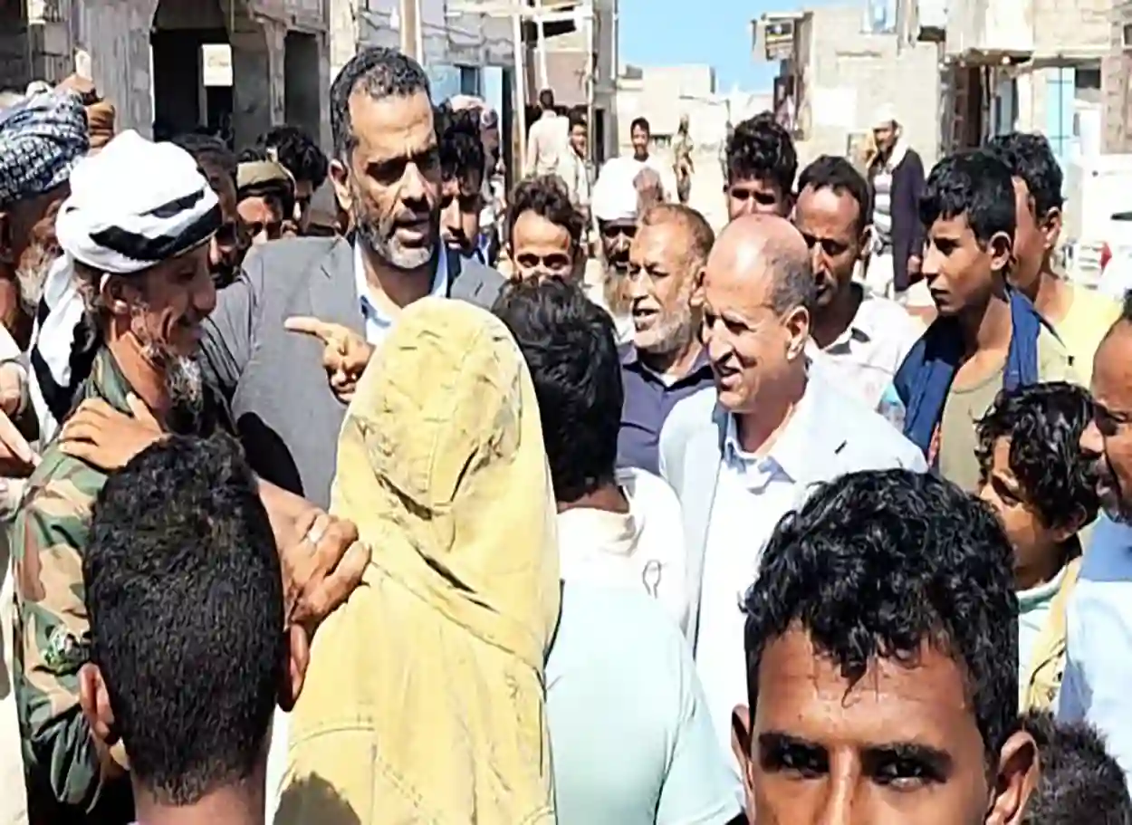 صور| ابن بريك ومدير عام ذو باب المندب يتفقدان العملية التعليمية ويطلّعان على أوضاع المواطنين 