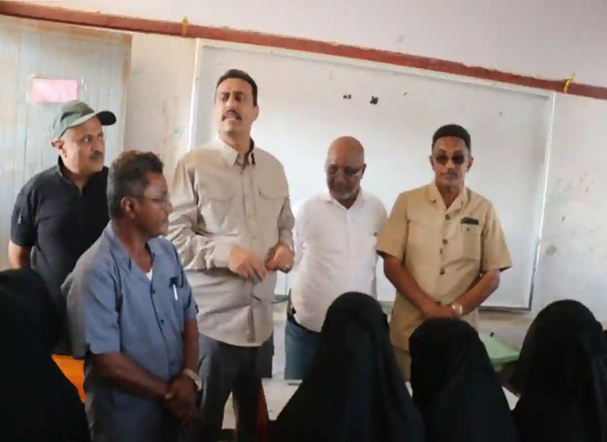 المزلم وقيادات السلطة المحلية يتفقدون سير العملية التعليمية في مدارس الخوخة