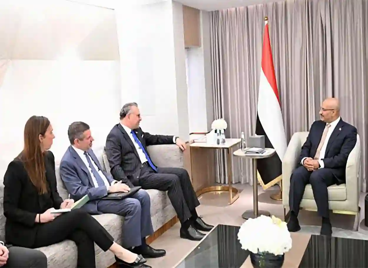 طارق صالح يبحث مع مستشار ترامب والسفير الأمريكي تطورات اليمن وأمن الملاحة الدولية