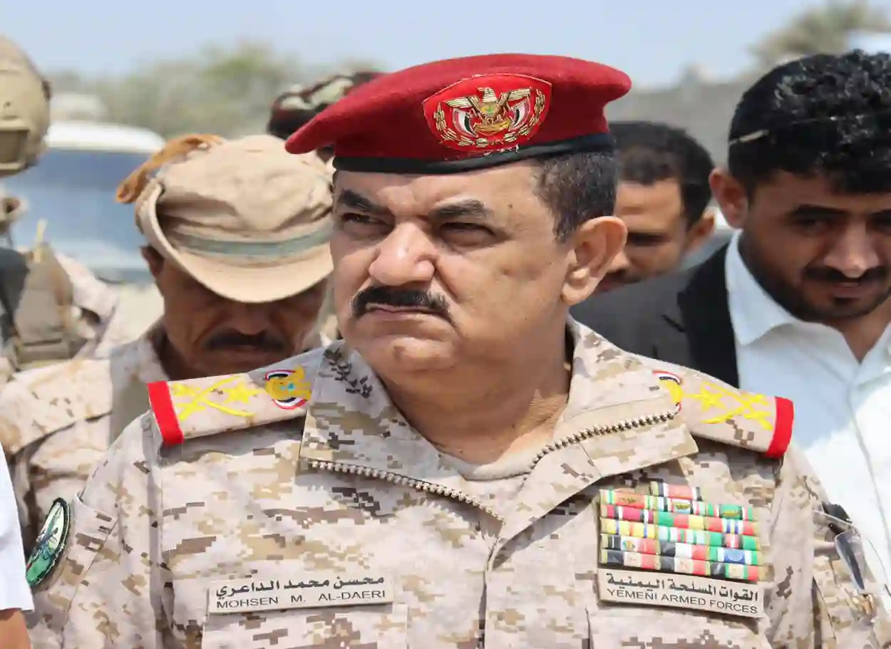 إعفاء وزير الدفاع من منصبه وإحالته إلى التقاعد