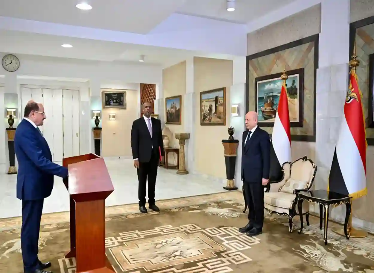 الحكومة تؤدي اليمين الدستورية أمام رئيس مجلس القيادة الرئاسي