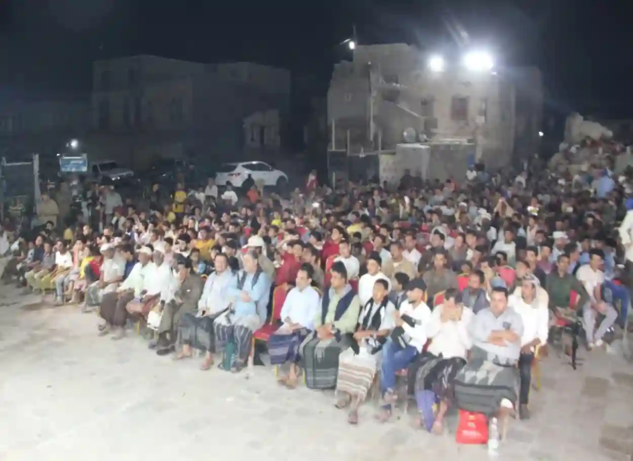 صور| إقبال جماهيري واسع على فعاليات اليوم الثاني من المسابقة الثقافية الثالثة في المخا