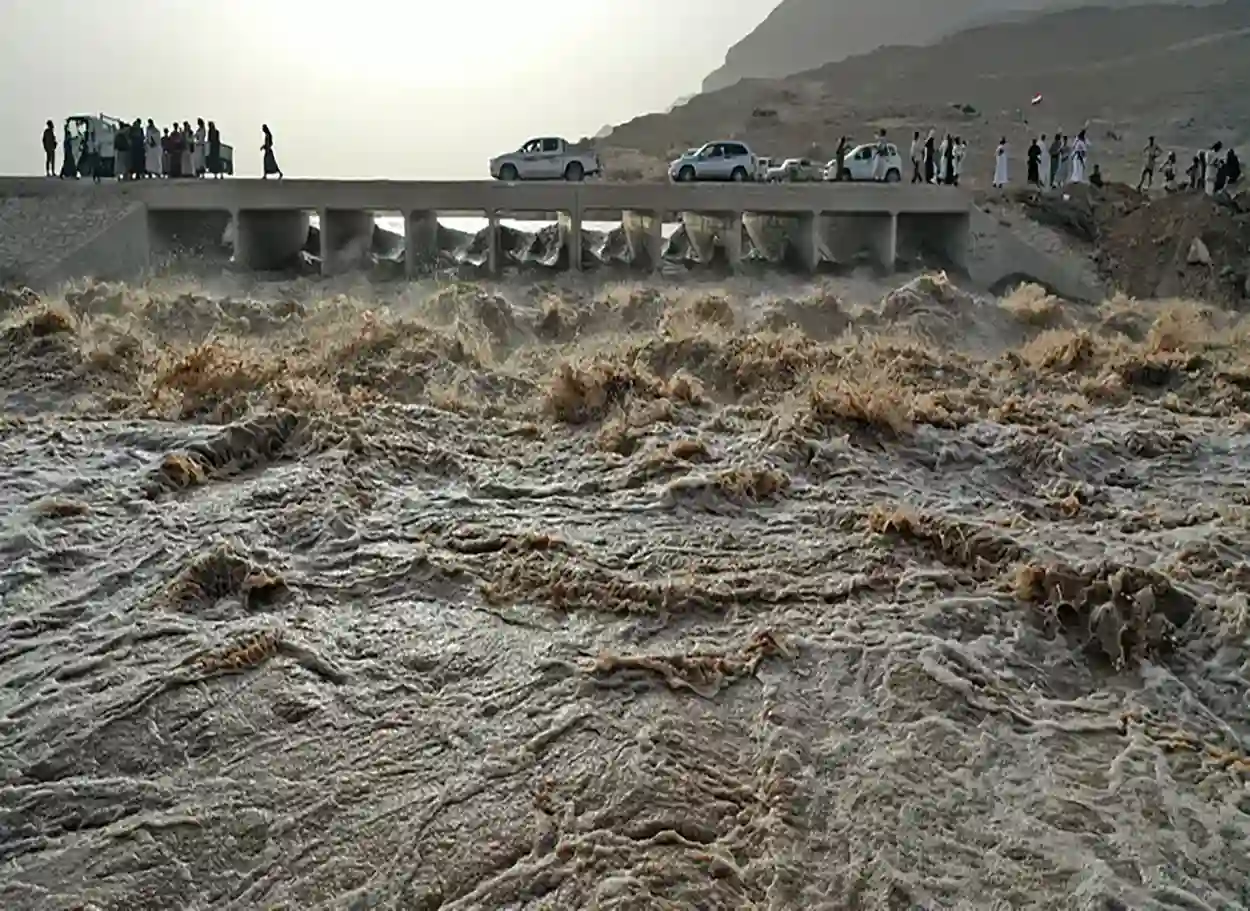 الأرصاد اليمني يتوقع هطول أمطار رعدية في عدد من المحافظات ويحذر من السيول وتدني الرؤية