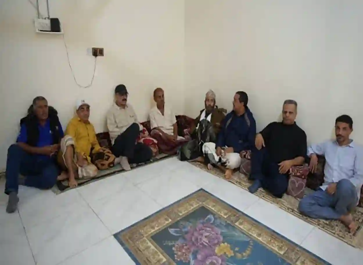 العامر يقدم واجب العزاء لأسرة قوح ويؤكد فقدان المخا شخصية وطنية وإدارية بارزة