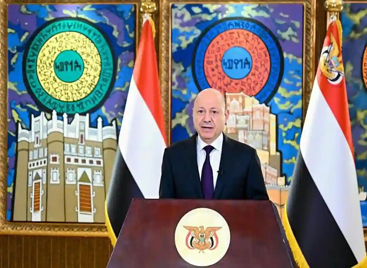 العليمي يعلن تشكيل لجنة عسكرية عليا ويؤكد المضي نحو استعادة الدولة وتعزيز وحدة الصف