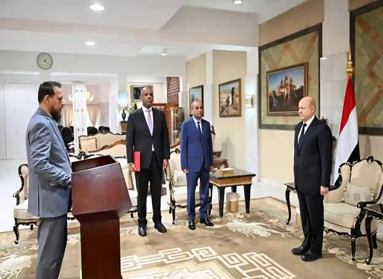 محافظ عدن يؤدي اليمين الدستورية ويؤكد أولوية الأمن وتحسين الخدمات