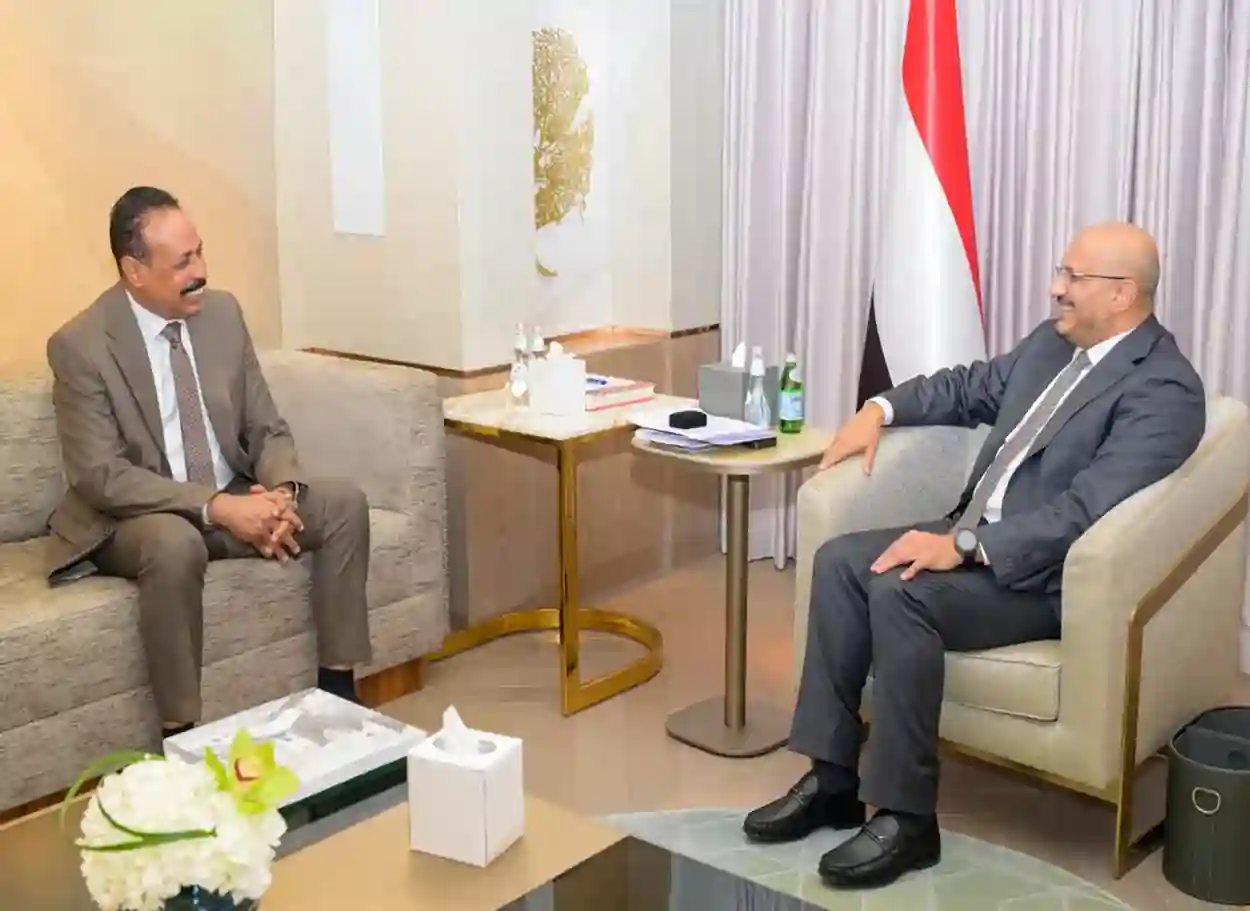 فيديو| طارق صالح يلتقي وزير الأشغال ويوجه بمضاعفة الجهود لاستكمال المشاريع المتعثرة