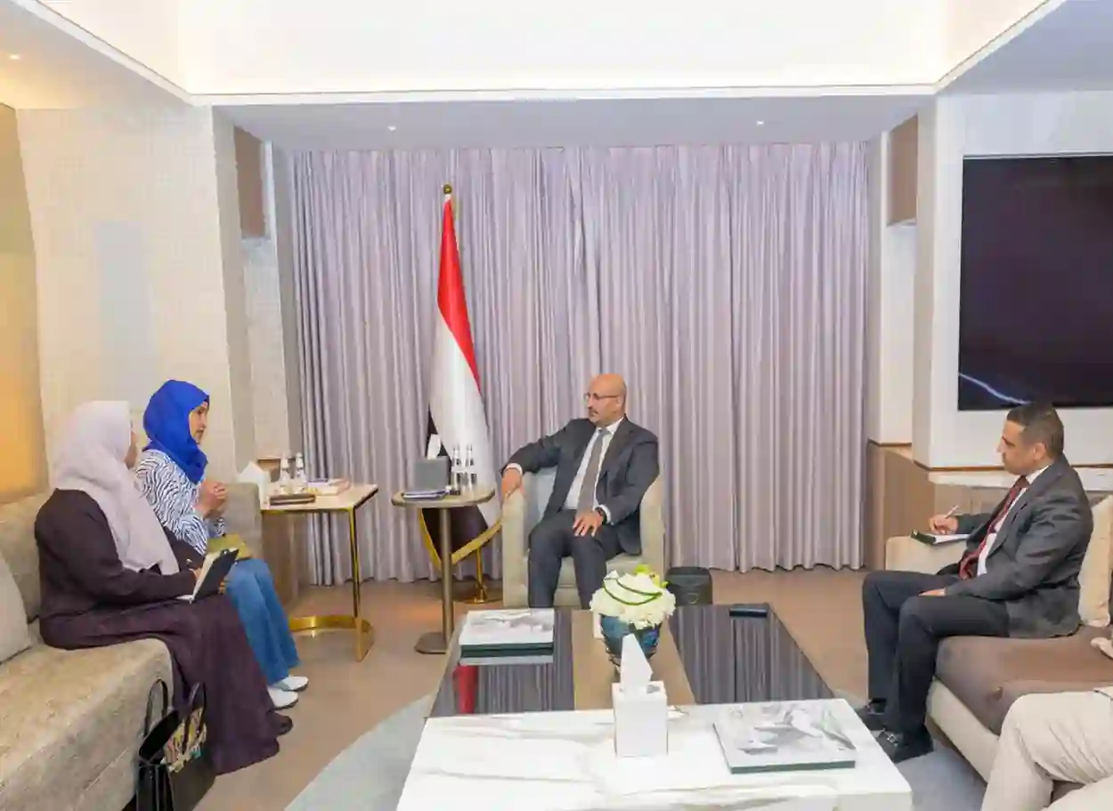 طارق صالح يلتقي وزيرتي الشؤون القانونية وشؤون المرأة ويؤكد دعم تمكين المرأة اليمنية وتعزيز حضورها