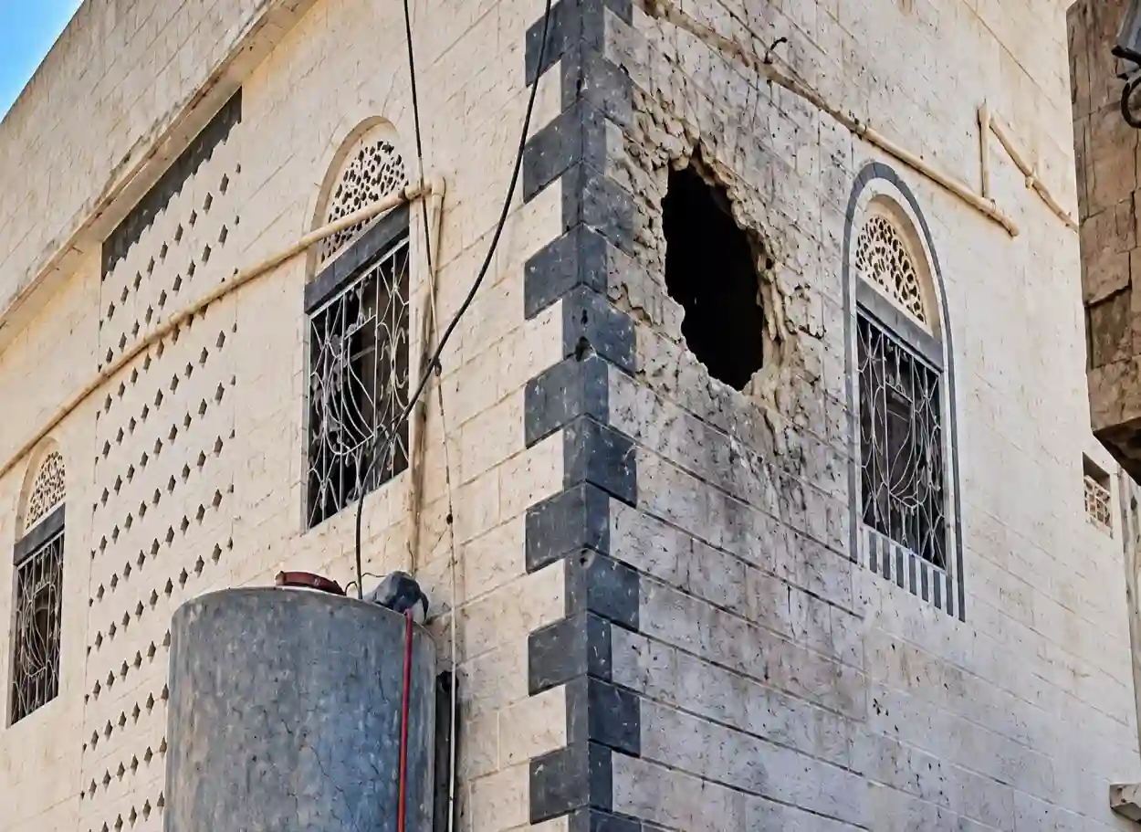إصابة طفلة جراء قصف مدفعي حوثي على حي الدحي وسط تعز