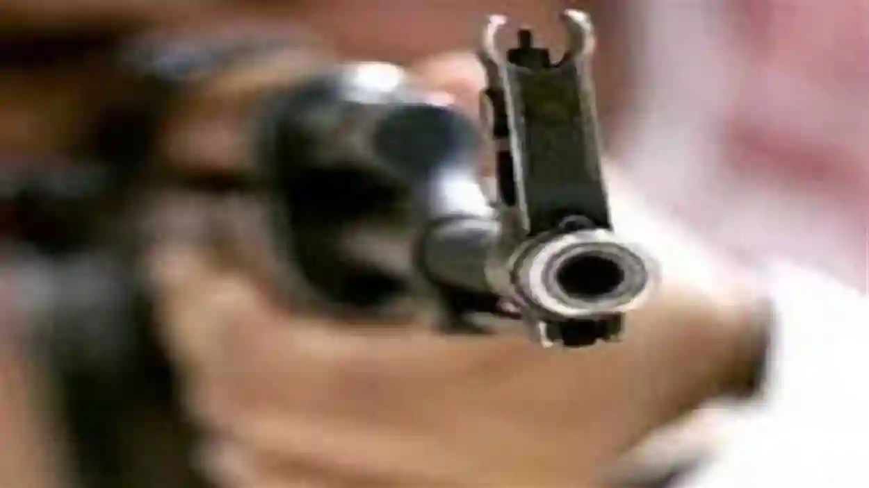 إب.. مسلح يصيب خمسة أشخاص بينهم شقيقه في خلاف أسري بمديرية بعدان (فيديو)