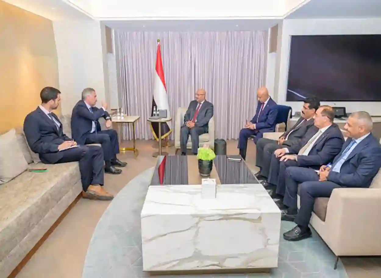 فيديو| طارق صالح يبحث مع سفير الاتحاد الأوروبي تعزيز العلاقات الثنائية وجهود تثبيت الاستقرار في اليمن