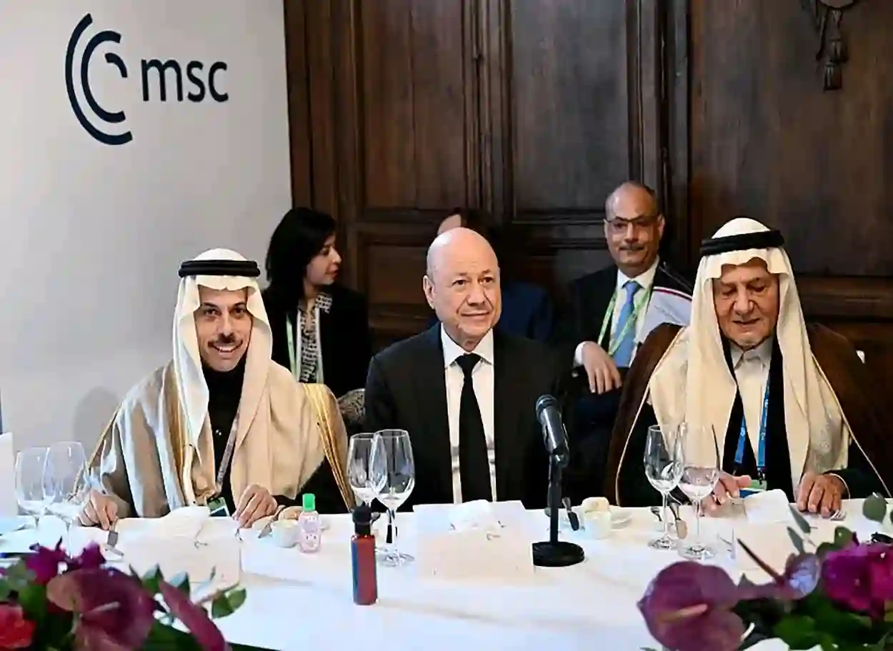 رئيس مجلس القيادة يدعو إلى دمج اليمن في مجلس التعاون الخليجي