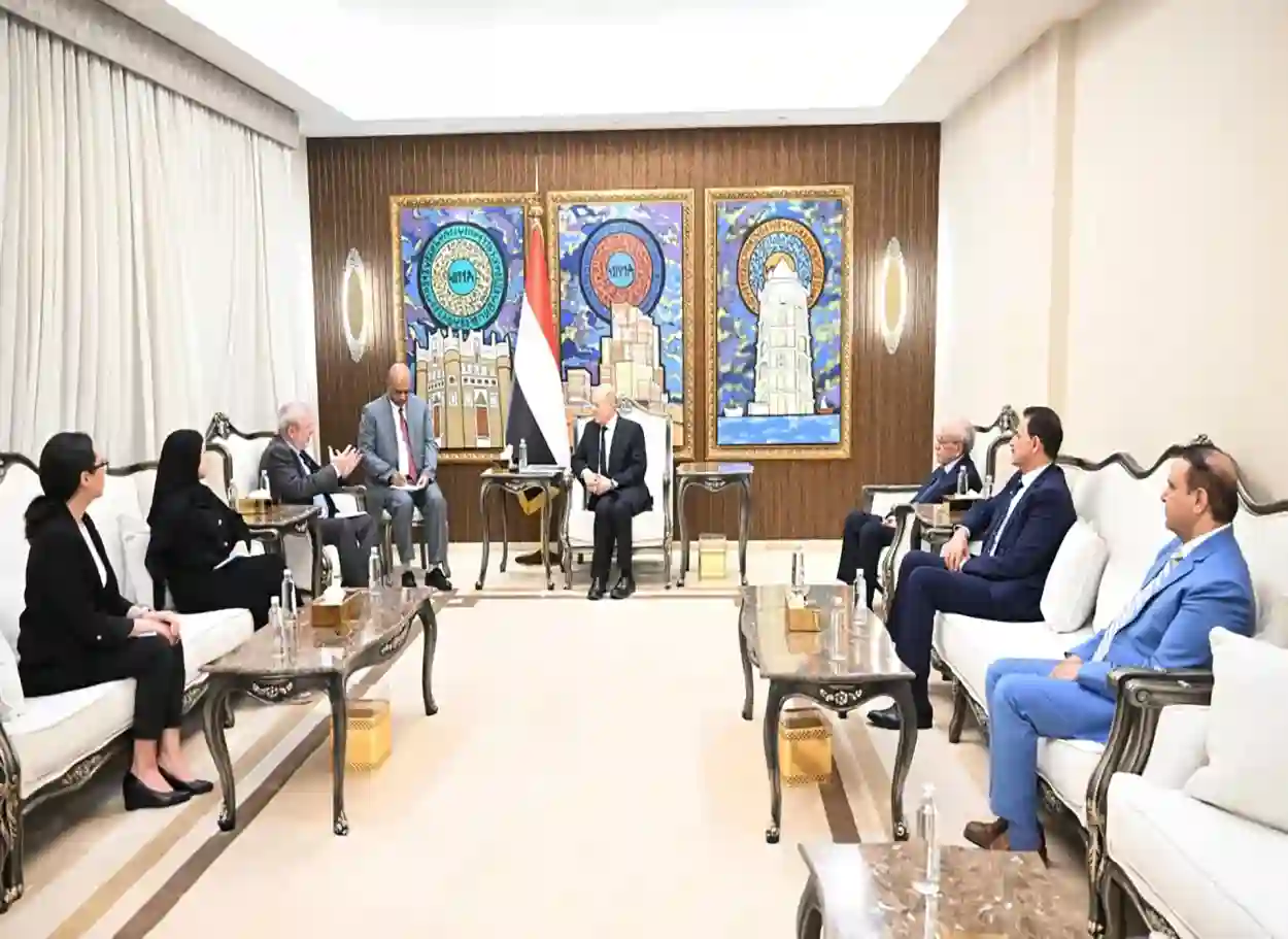 العليمي يدعو لتعزيز الشراكة مع الأمم المتحدة لتوسيع دعم الأطفال في اليمن