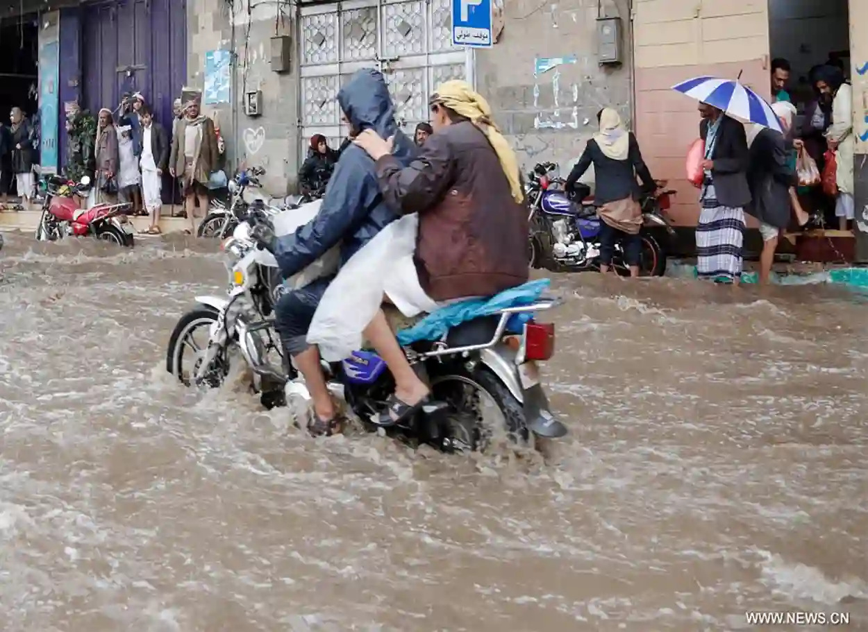 الأرصاد اليمني يحذر من أمطار وسيول في المرتفعات وأجواء شديدة الحرارة بالصحارى والسواحل