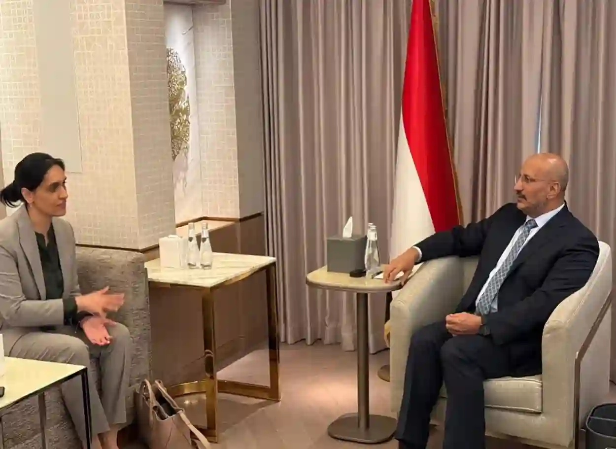 طارق صالح يستقبل السفيرة البريطانية لدى اليمن