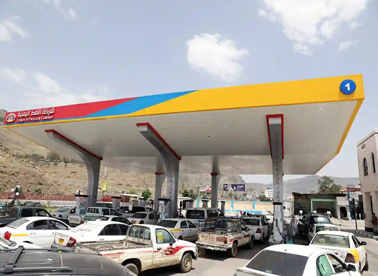 الحوثيون يرفعون أسعار الوقود في مناطق سيطرتهم بنحو 20%