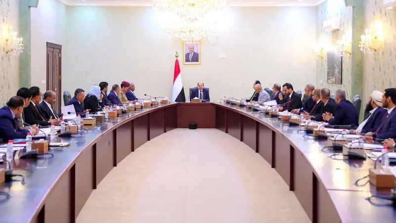 الحكومة: استهداف قصر معاشيق لن يثني الدولة عن استعادة مؤسساتها وإنهاء الانقلاب