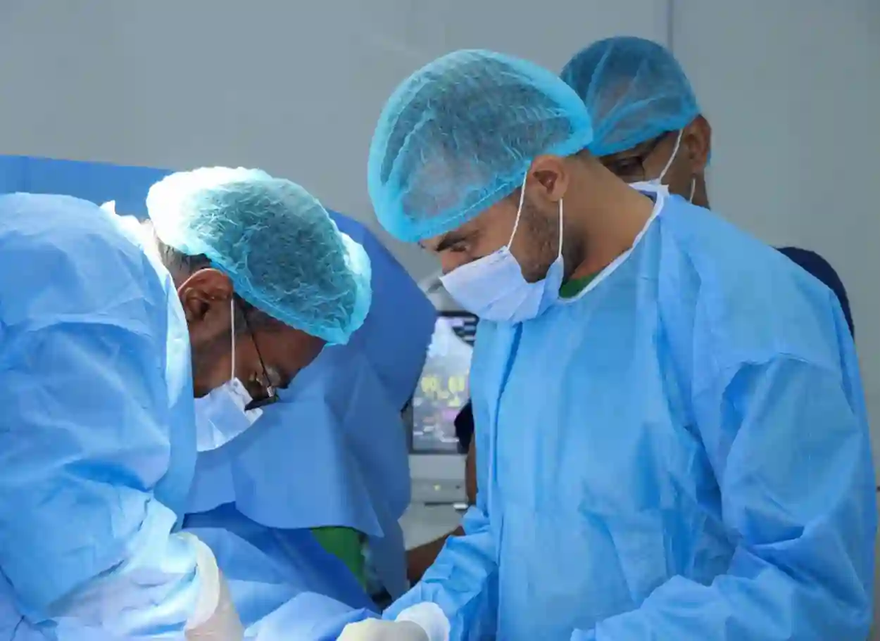 مستشفى الثاني من ديسمبر بالمخا يقدم أكثر من 74 ألف خدمة طبية مجانية خلال 6 أشهر