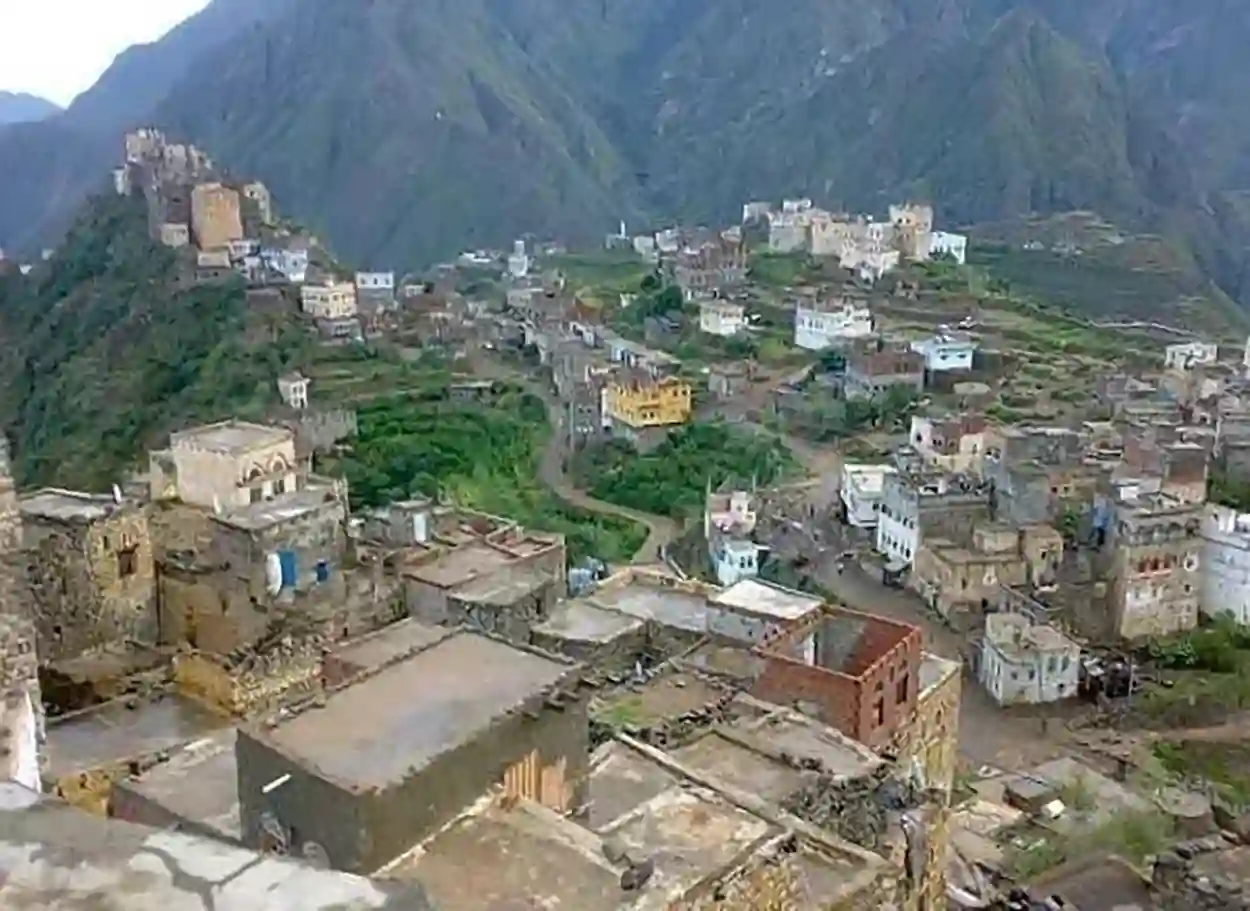 الحوثيون يحاصرون قرية بني الجلبي في المحويت