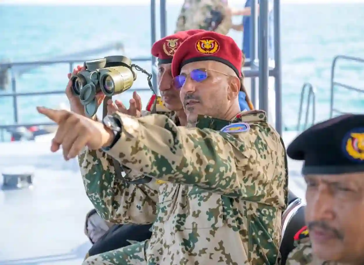 الفريق طارق صالح يعلن إدخال زوارق جديدة لتعزيز الدفاعات في البحر الأحمر