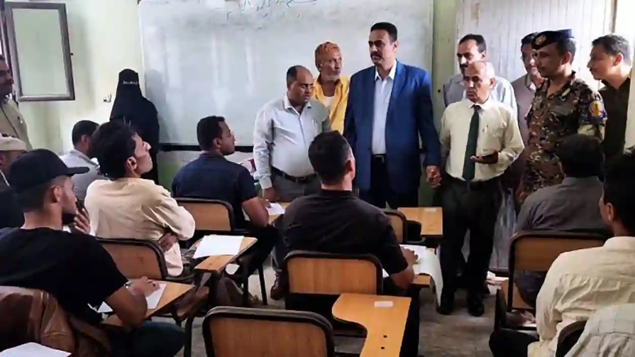 جامعة الحديدة تدشن امتحانات الفصل الأول للعام الجامعي 2025–2026 بحضور المزلم