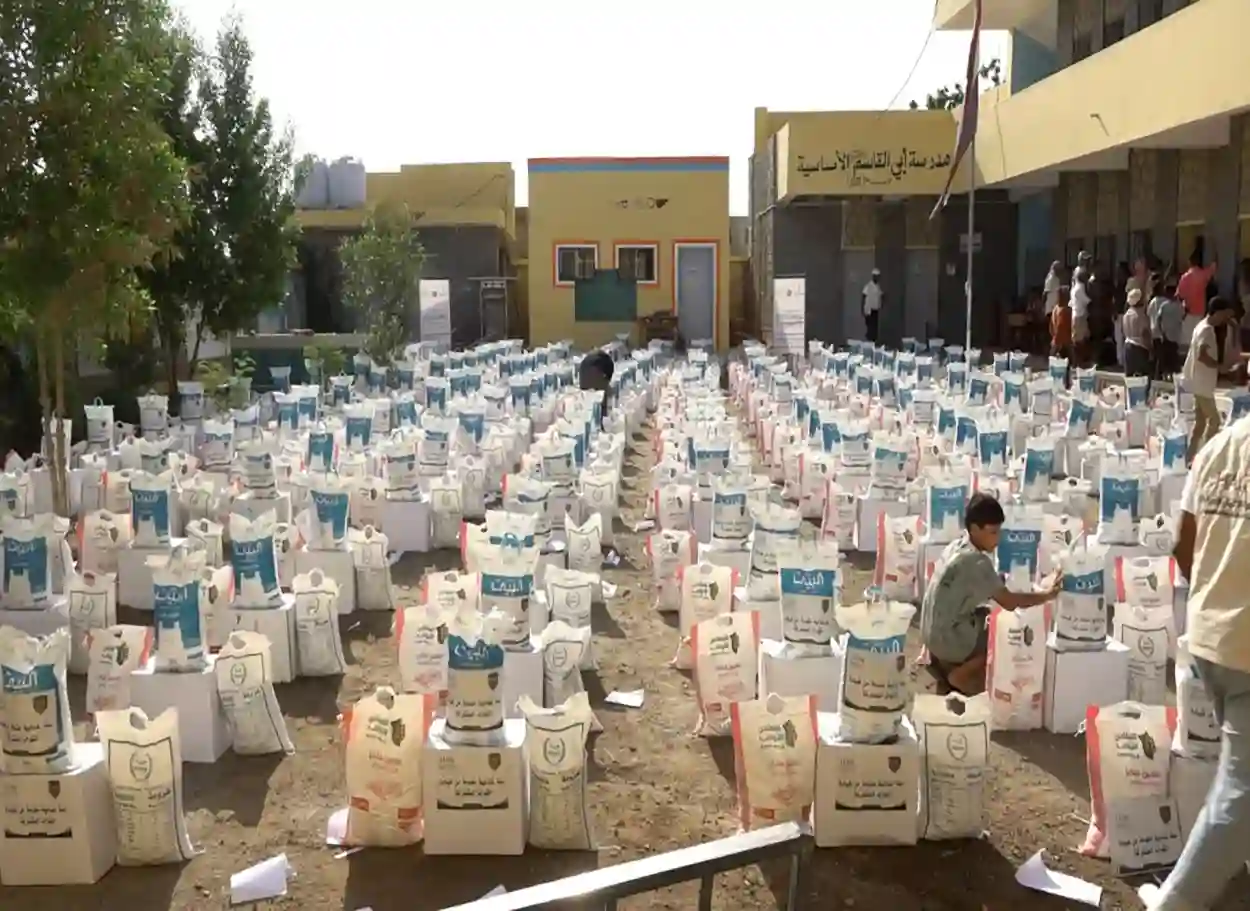 برعاية طارق صالح وبدعم سعودي.. إنسانية المقاومة الوطنية تواصل توزيع السلال الغذائية في الساحل الغربي