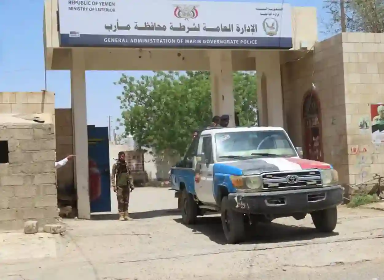شرطة مأرب تضبط 3 مطلوبين أحدهم مدان باختطاف أجنبي