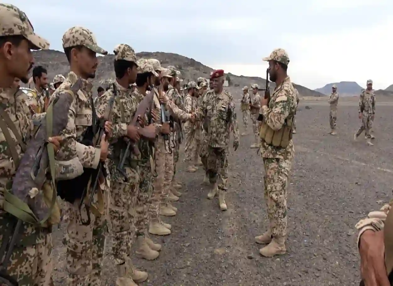 قائد محور البرح يعايد أبطال اللواء التاسع حراس الجمهورية ويشيد بجاهزيتهم العالية لاستعادة الدولة
