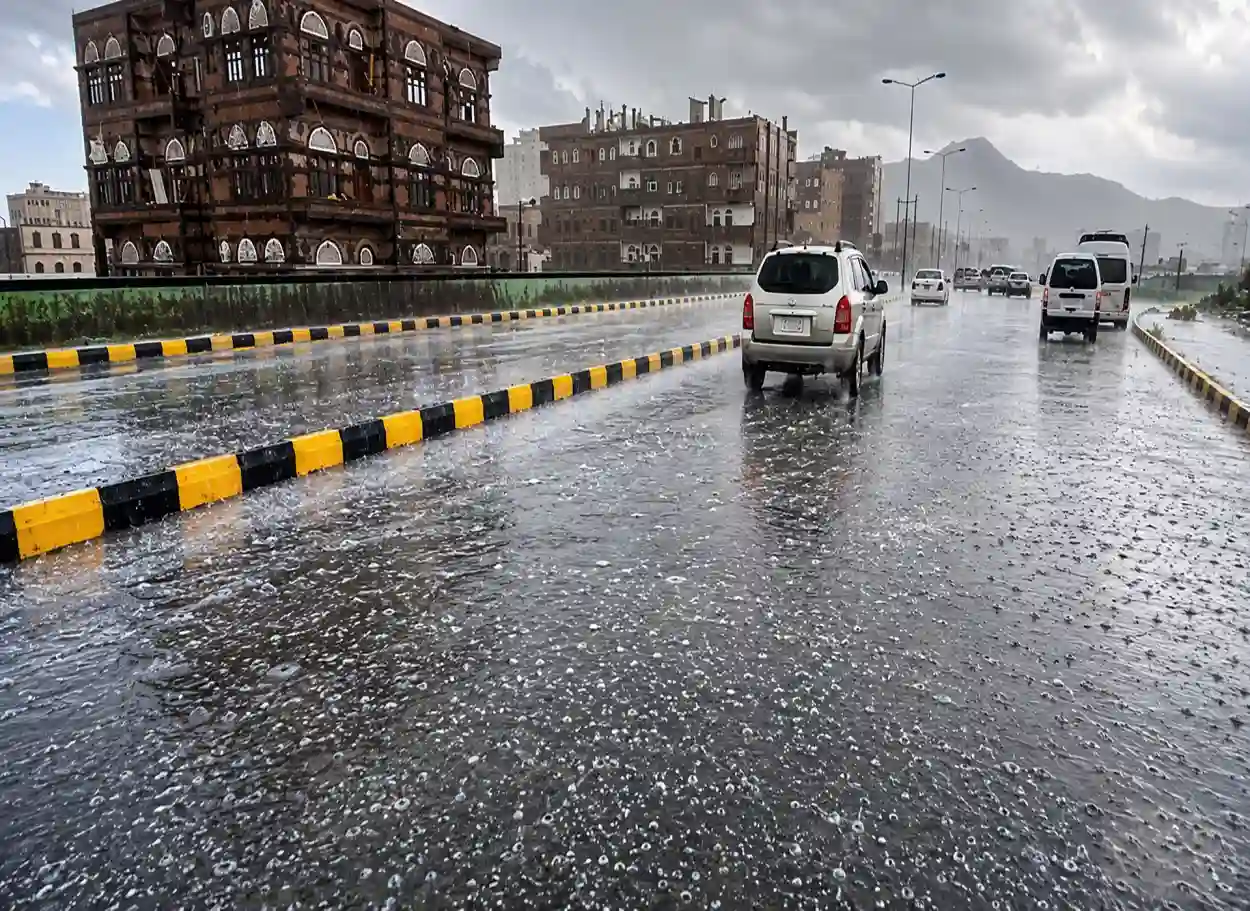 الأرصاد اليمني يتوقع أمطاراً رعدية غزيرة مصحوبة بالبرد ويحذر من السيول في عدة محافظات