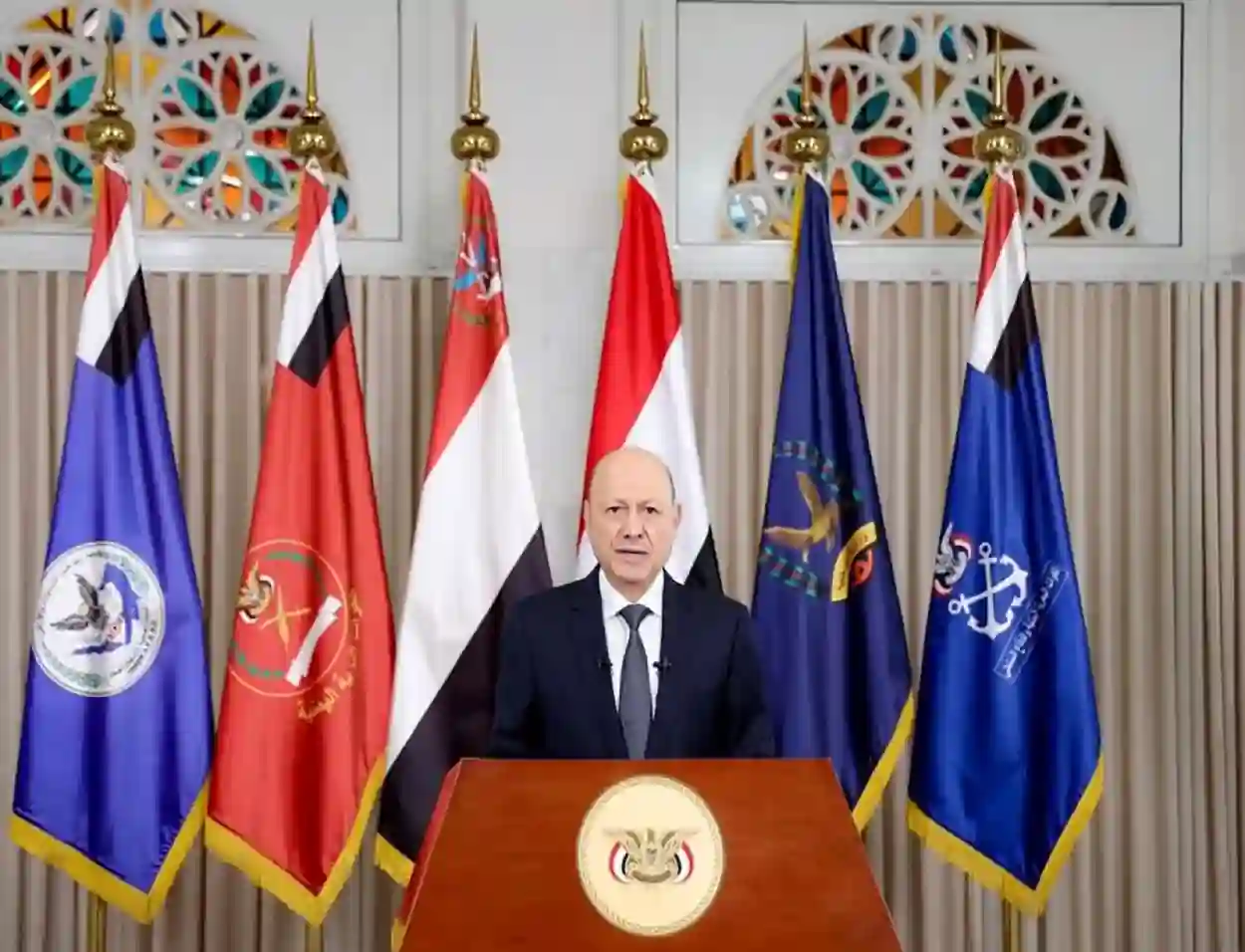 رئيس مجلس القيادة يدعو إلى التعبئة العامة ويفتح باب العودة الآمنة للمغرر بهم إلى صف الجمهورية