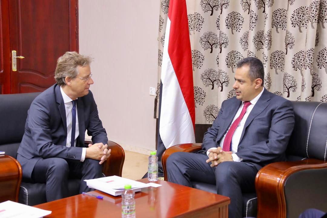 رئيس مجلس الوزراء يؤكد حرص الحكومة على صون إرادة وتطلعات الشعب اليمني في بناء يمن اتحادي جديد