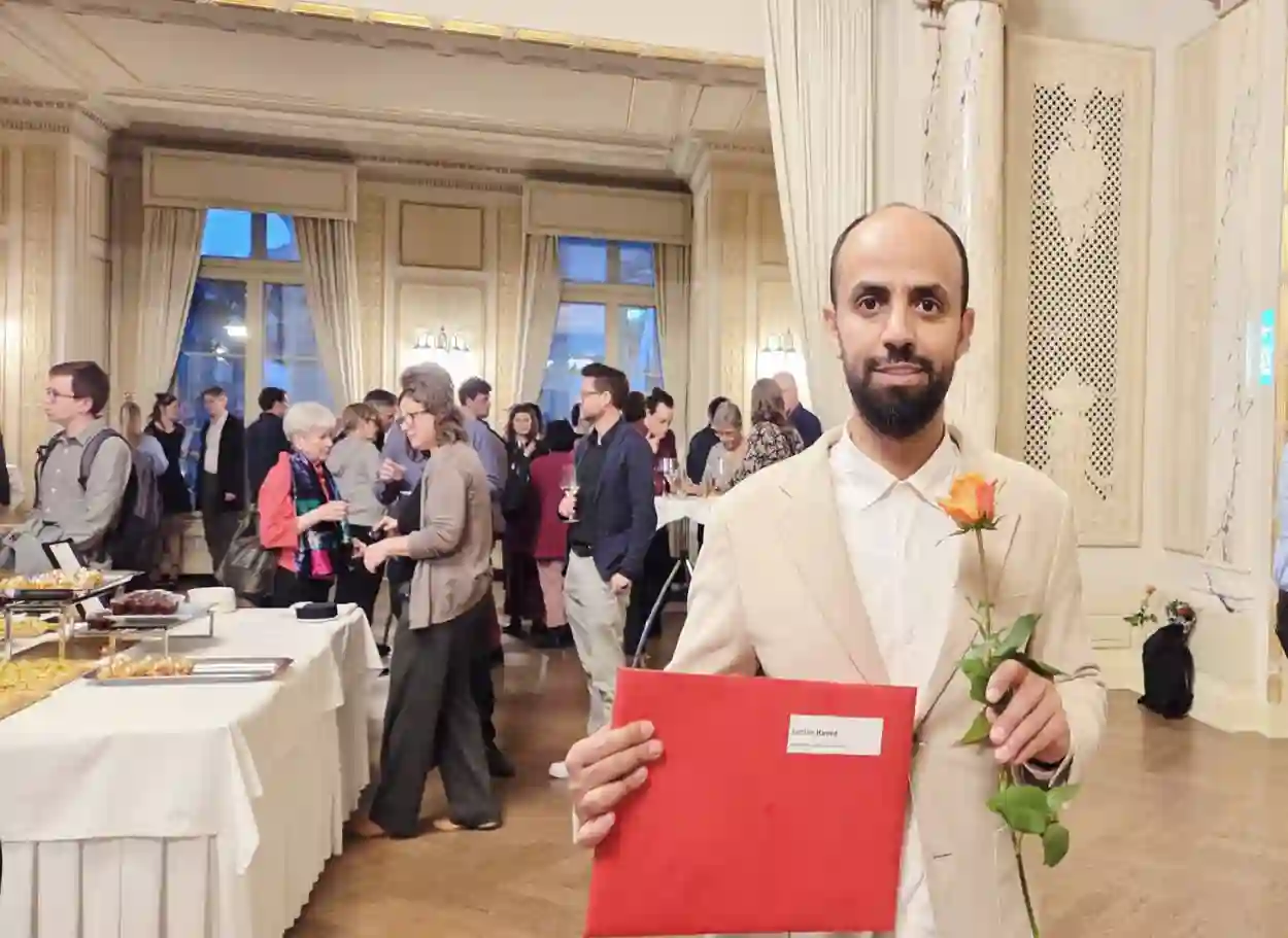 الصحفي صدام أبو عاصم ينال الماجستير من جامعة بيرن السويسرية عن دراسة الصحفيين اليمنيين في المنفى
