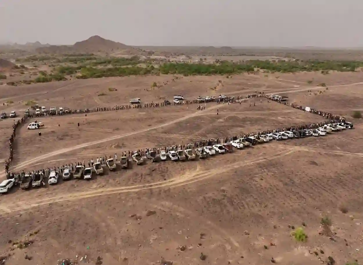 صور | وقفة قبلية مسلحة في موزع تؤكد دعم خيارات الحسم العسكري لاستعادة الدولة وتحقيق السلام العادل والشامل 