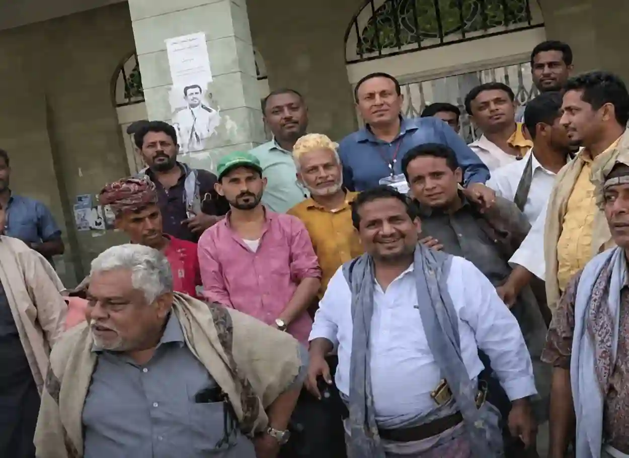 الحوثيون يفصلون 30 موظفاً من أبناء تهامة في فرع شركة الغاز بالحديدة