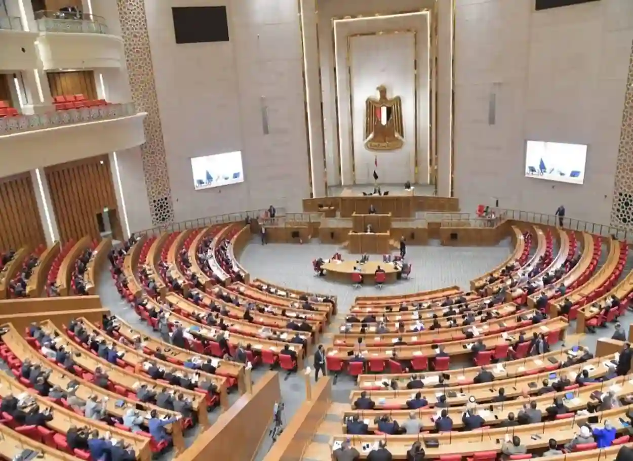 البرلمان المصري يفوض السيسي بإرسال تعزيزات دفاعية إلى السعودية إذا طلبت