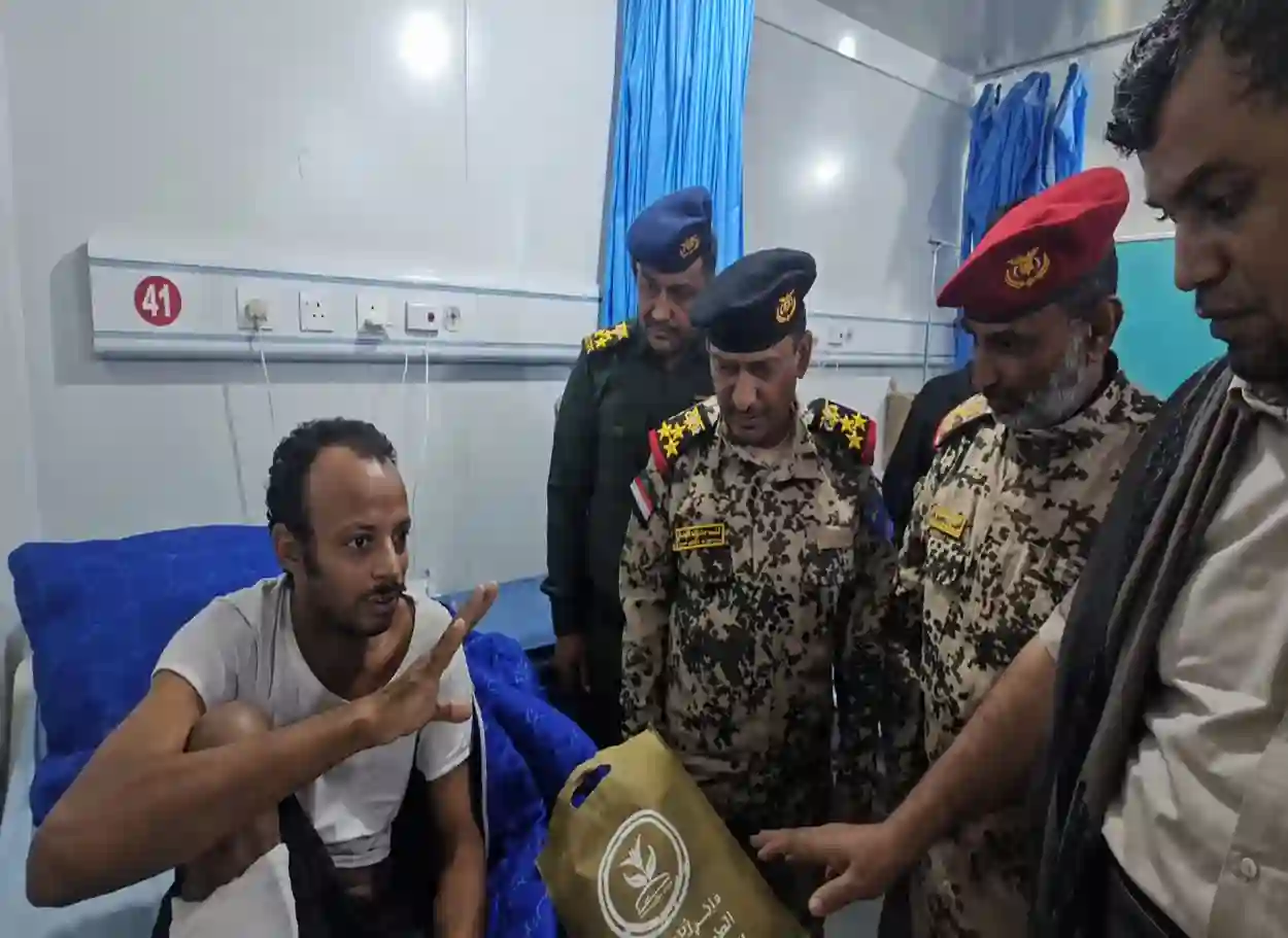 صور | زيارة عيدية لقيادات عسكرية وأمنية لجرحى المقاومة الوطنية في المخا
