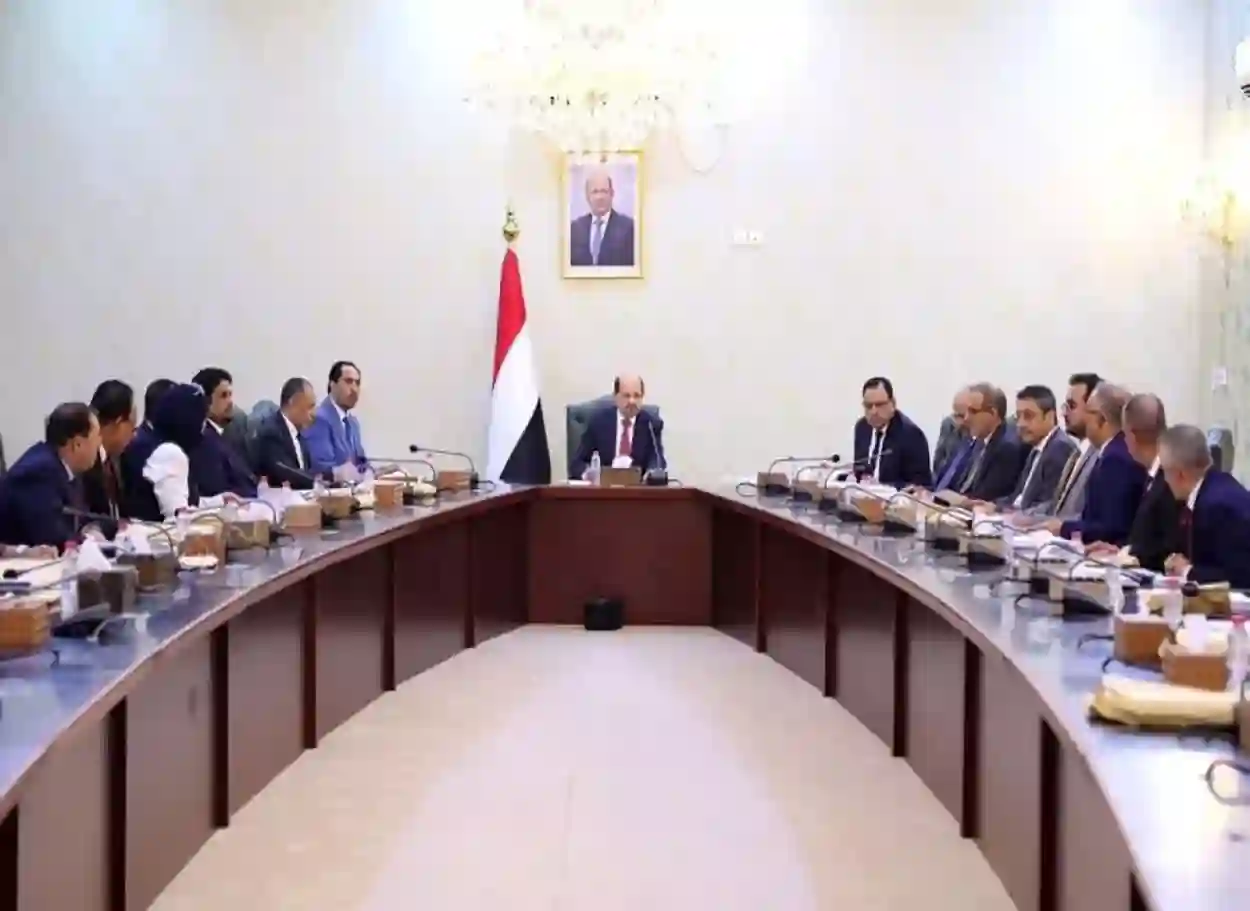 الحكومة: استهداف الحوثيين لميناء المخا والمنشآت الحيوية نهج متعمد لضرب الاقتصاد الوطني