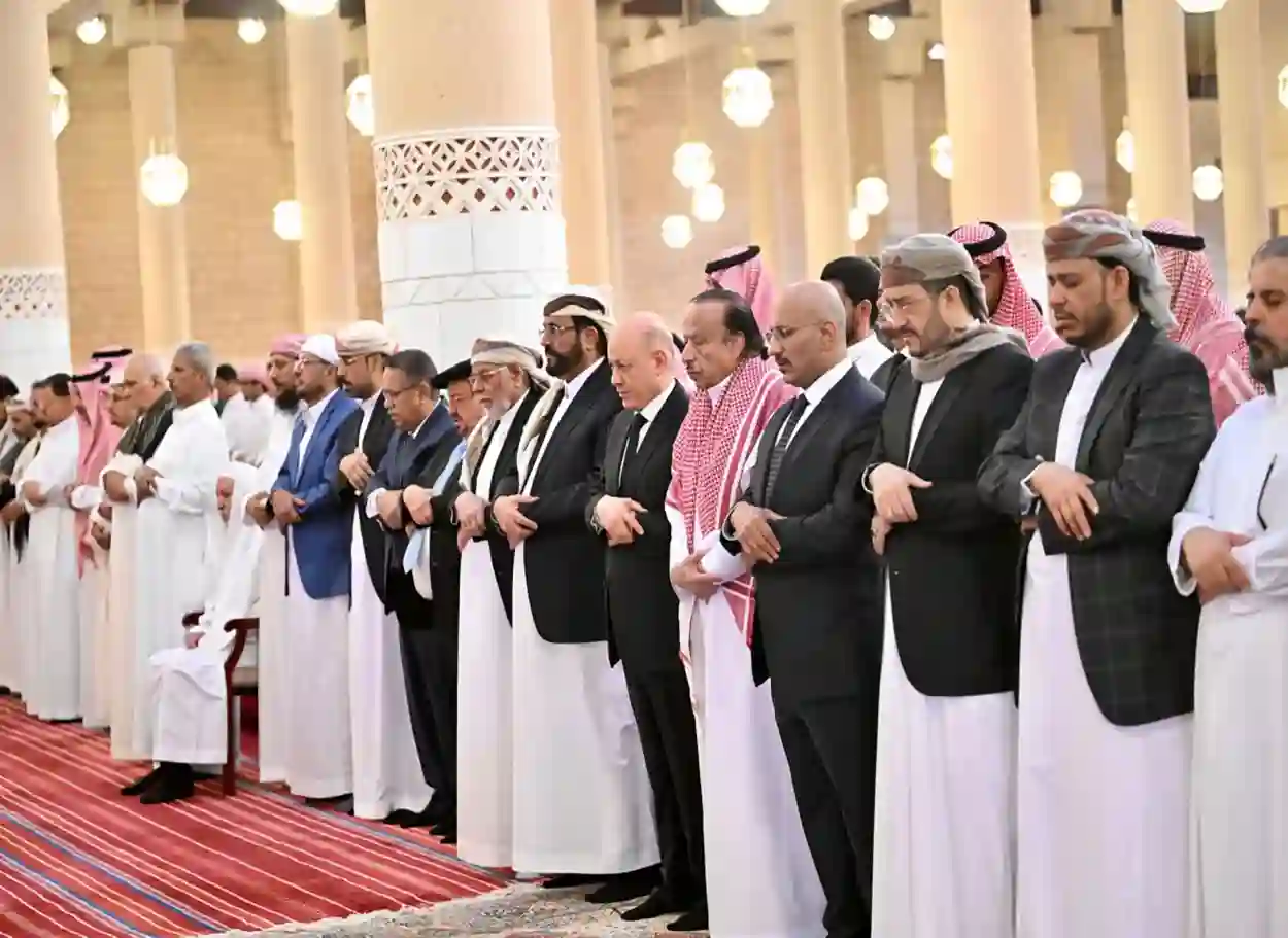 الفريق طارق صالح يشارك في تشييع جثمان الرئيس السابق عبدربه منصور هادي