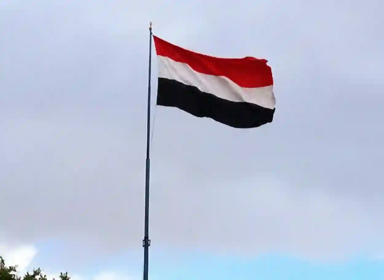 اليمن يدين الهجمات الإرهابية التي استهدفت المنشآت النفطية السعودية