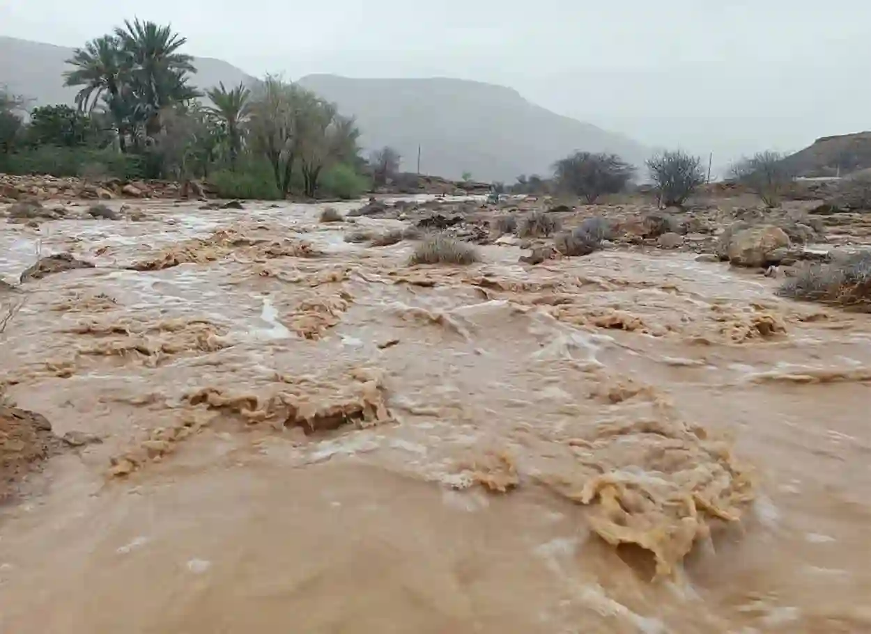 الأرصاد اليمني يتوقع هطول أمطار رعدية على عدة محافظات ويحذر من السيول والضباب